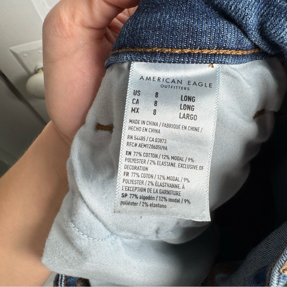 American Eagle Stretch Mom Jean in Easy Breezy Blue Distressed Frayed 8 Long - Picture 14 of 14